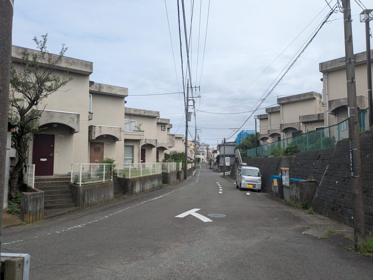上草柳の谷底。まわりより一段低い、内水想定の帯にあたる道。